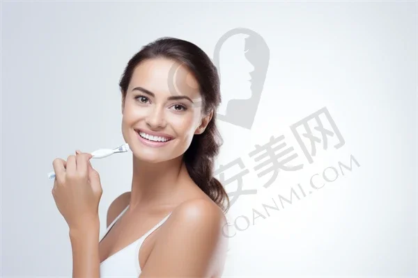 如何预约四平诺雅口腔的洗牙服务？