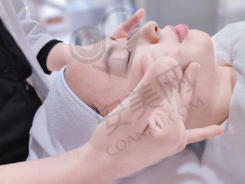 武汉同济医院皮肤激光治疗的价格是如何确定的？