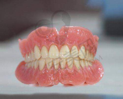 如何预约广安爱牙仕口腔的半口活动义齿服务？