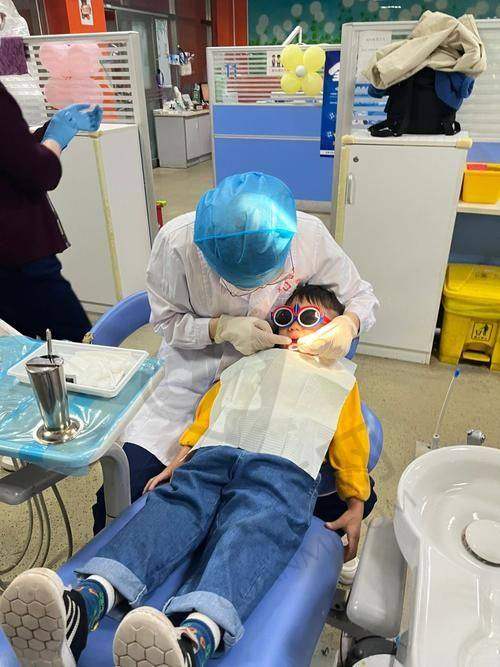 武汉咿呀口腔儿童全口涂氟的特色在哪里？