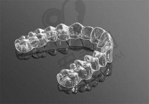 南京金铂利口腔医院牙齿矫正的治疗过程是怎样的？